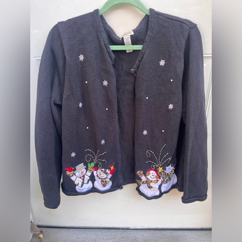 Classic elements vintage Grey and white snowman sweater with embroidered details